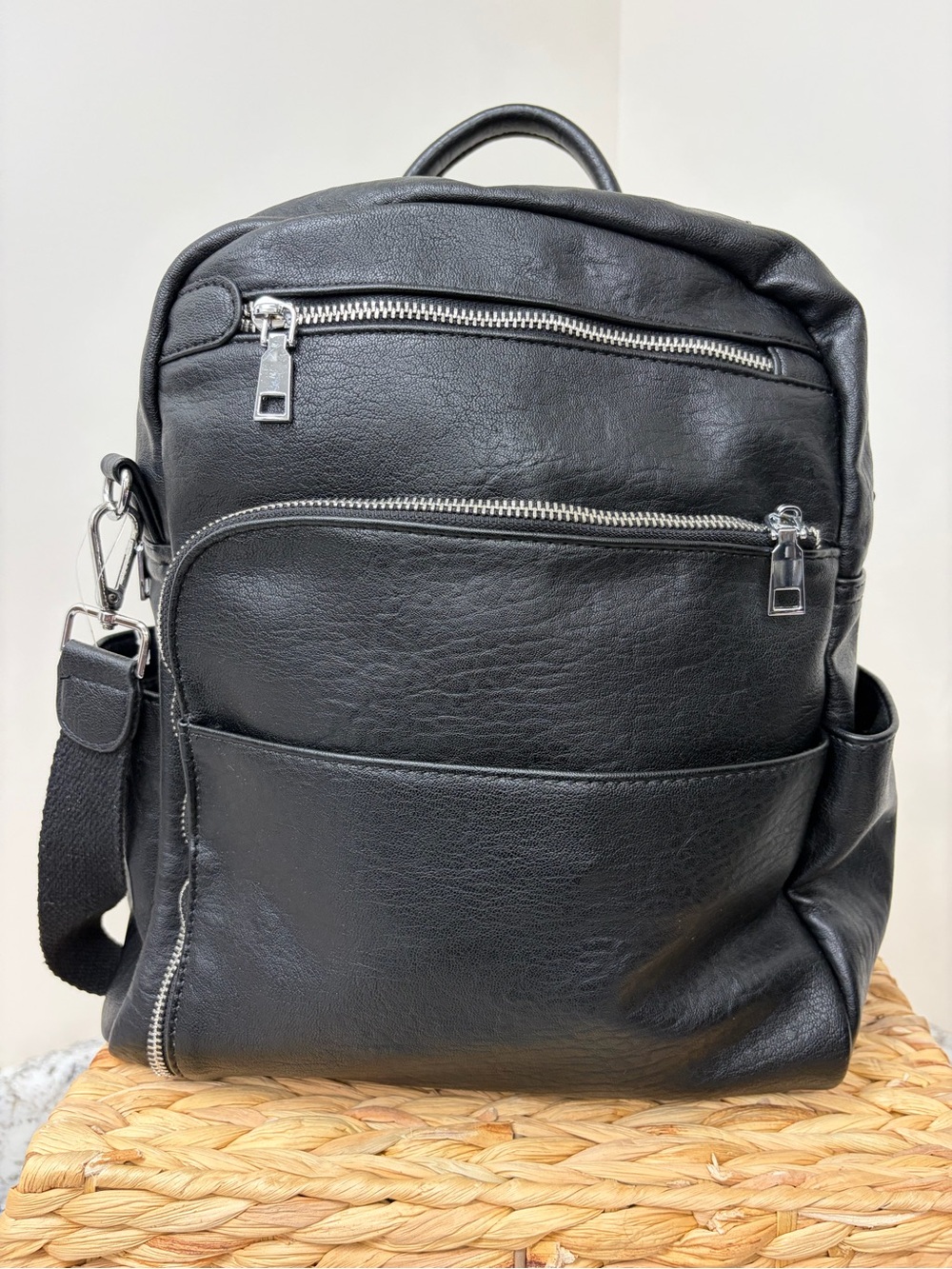 Antik Kraft Black Leather Crossbody Bag with Silver Hardware